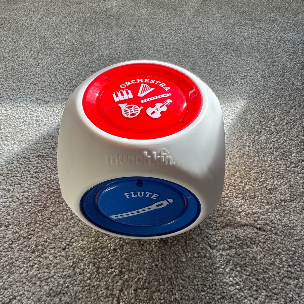 Munchkin Mozart Magic Cube Music Toy